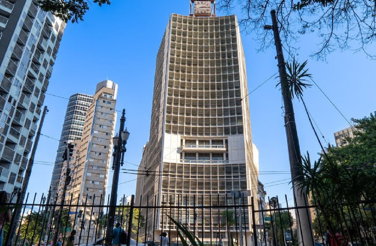 Tour guiado no Hotel Jaraguá, em São Paulo, tem direito a visita à cobertura e obra de Di Cavalcanti