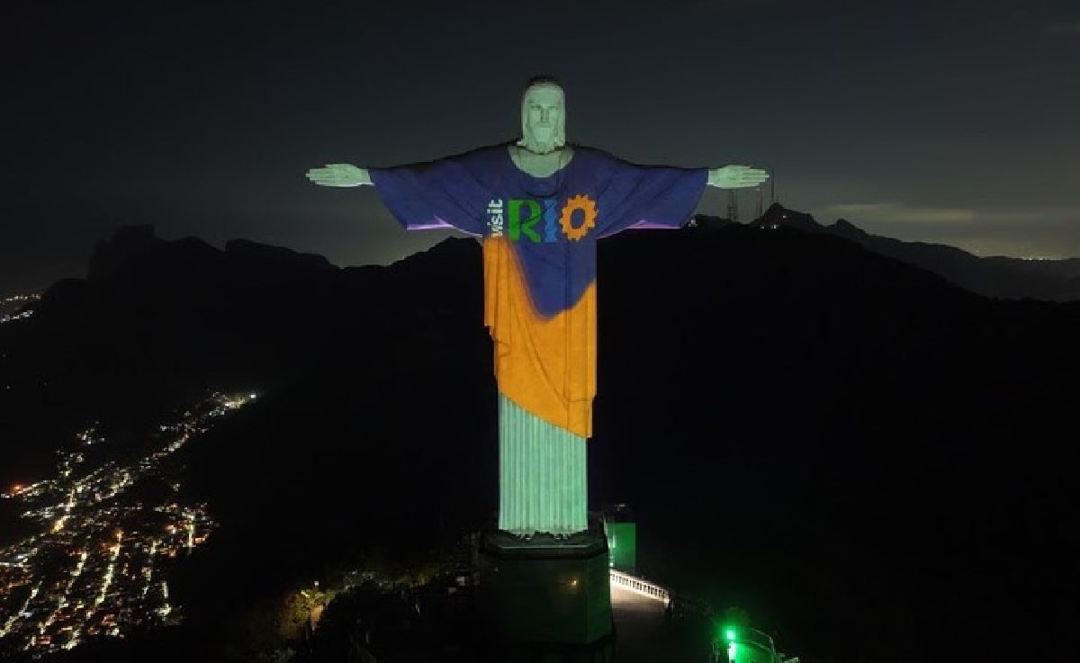 Cristo Redentor iluminado para celebrar Jogos Olímpicos e 40 anos do Visit Rio