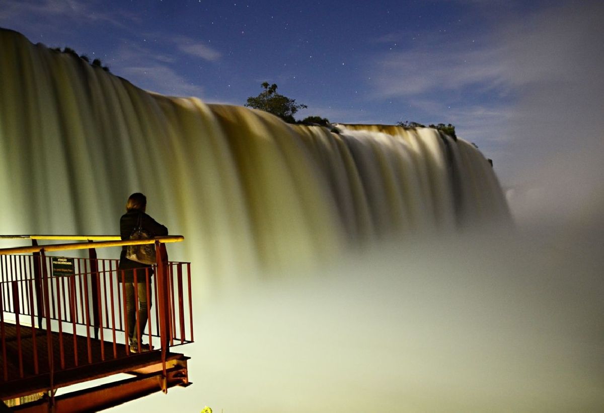 Sábado de lua cheia nas Cataratas: jantar especial com queijos e massas promete encantar os visitantes neste final de semana