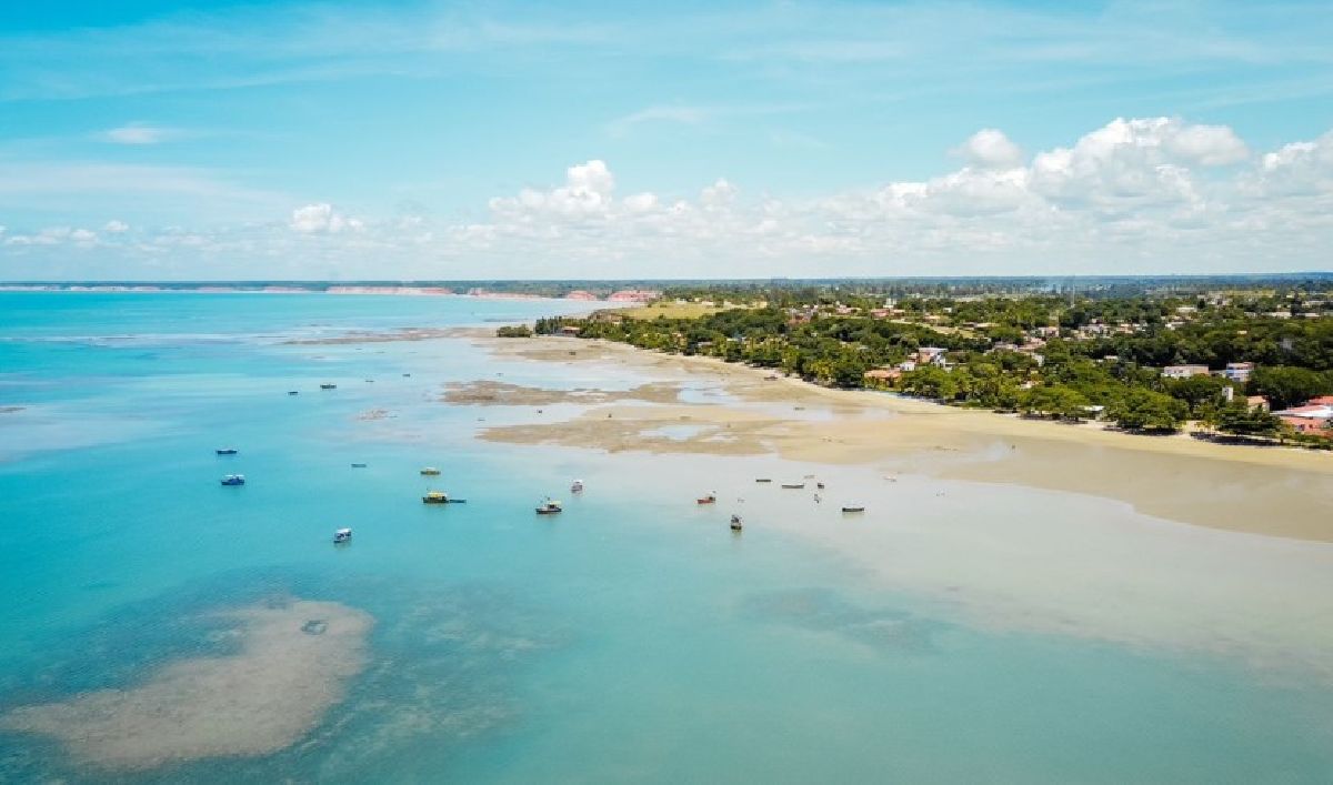 Férias o ano inteiro na Bahia: Descubra a Costa das Baleias