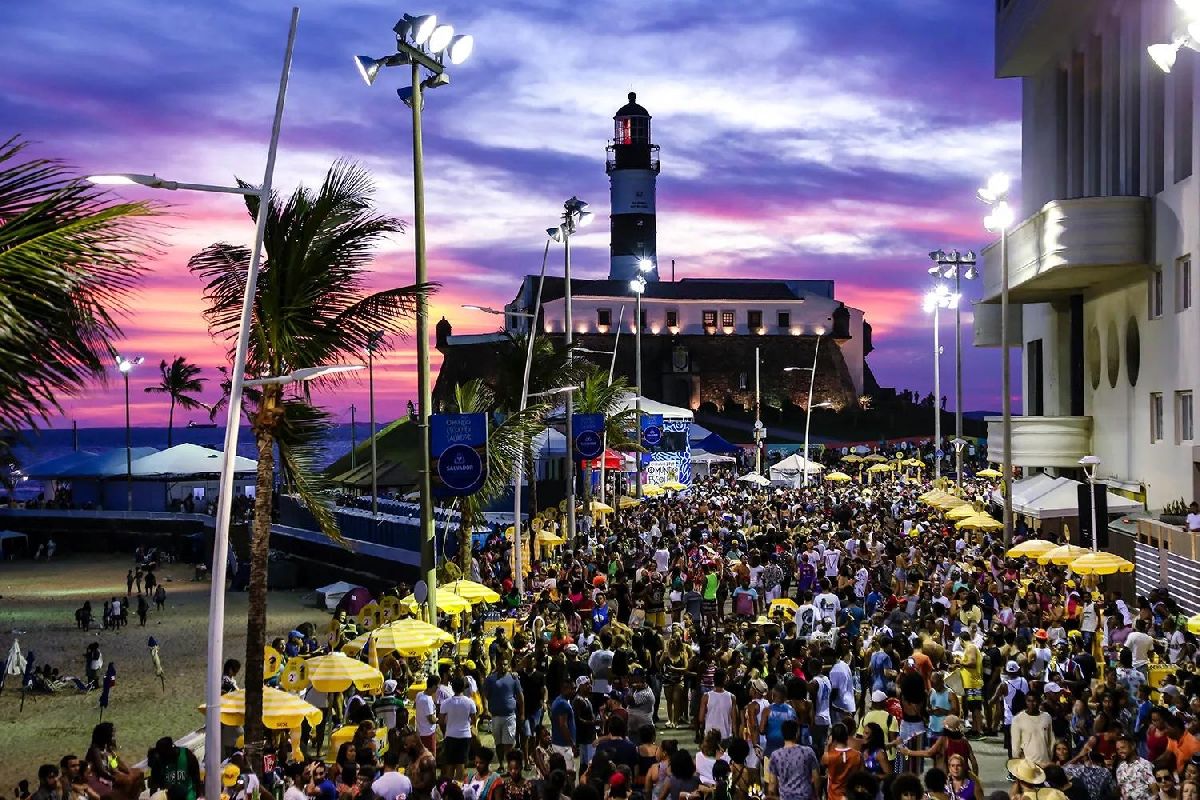 Salvador recebe 21º Orgulho LGBT+ Bahia no circuito Barra/Ondina neste domingo (8)