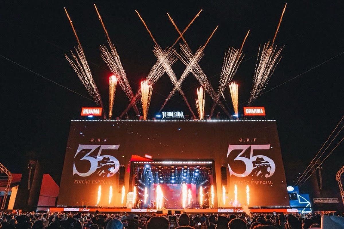 Primeiro final de semana do Jaguariúna Rodeo Festival reúne 80 mil pessoas e grandes nomes do sertanejo