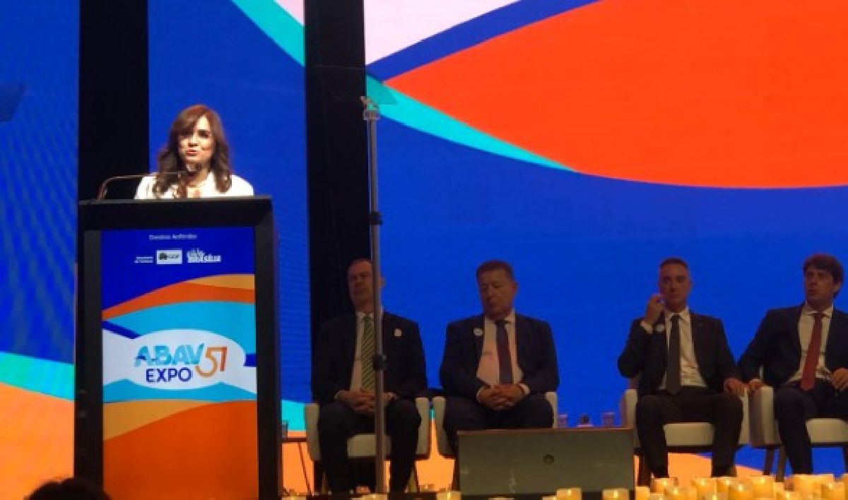 No discurso de abertura da 51ª ABAV Expo, a presidente Ana Carolina Medeiros pede a união do setor