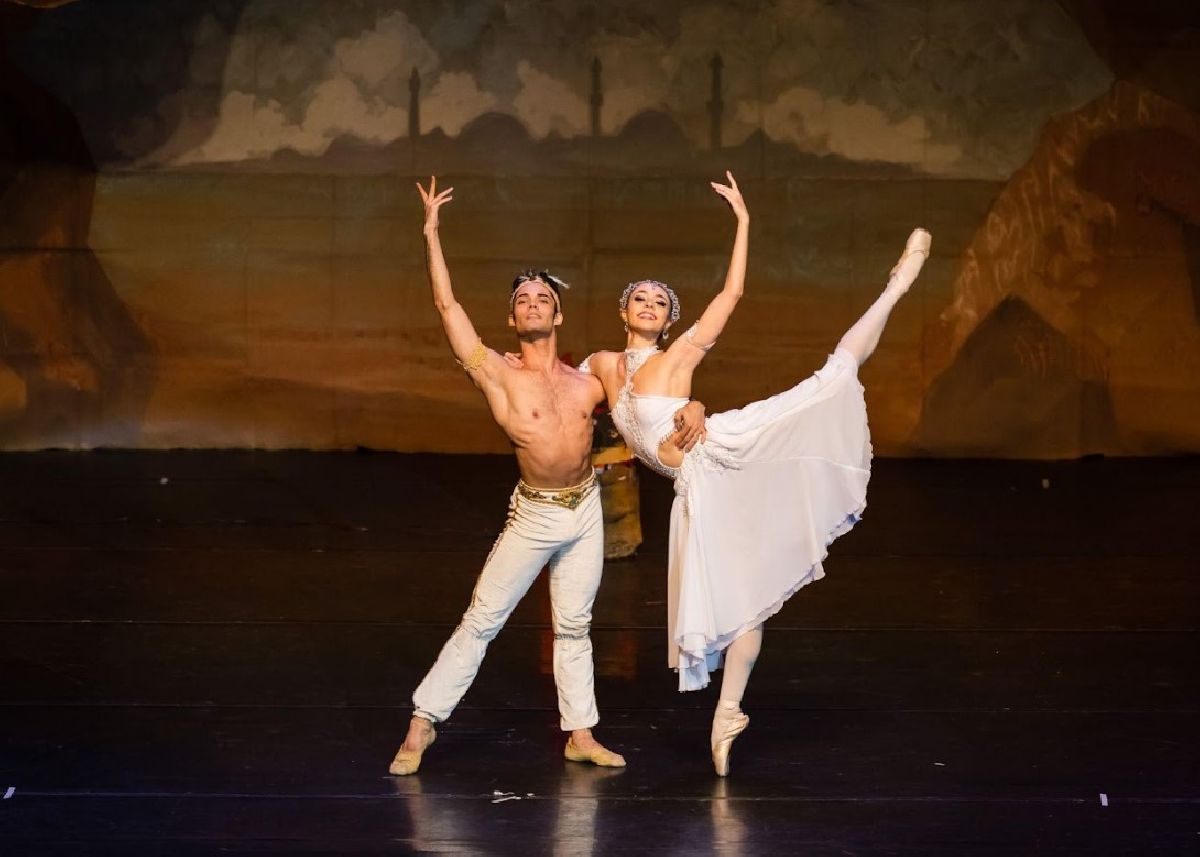 Cia. Paulista de Dança, sob direção de Adriana Assaf, encena o ballet clássico La Bayadère no Teatro Sérgio Cardoso e no Teatro J.Safra em outubro