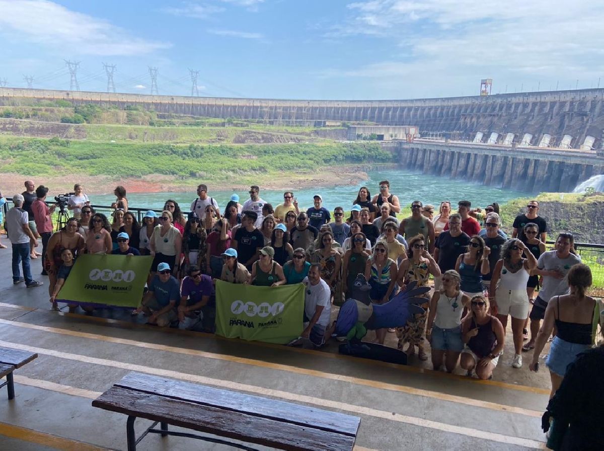 Agentes de viagem de 10 estados brasileiros conhecem Itaipu Binacional e Blue Park