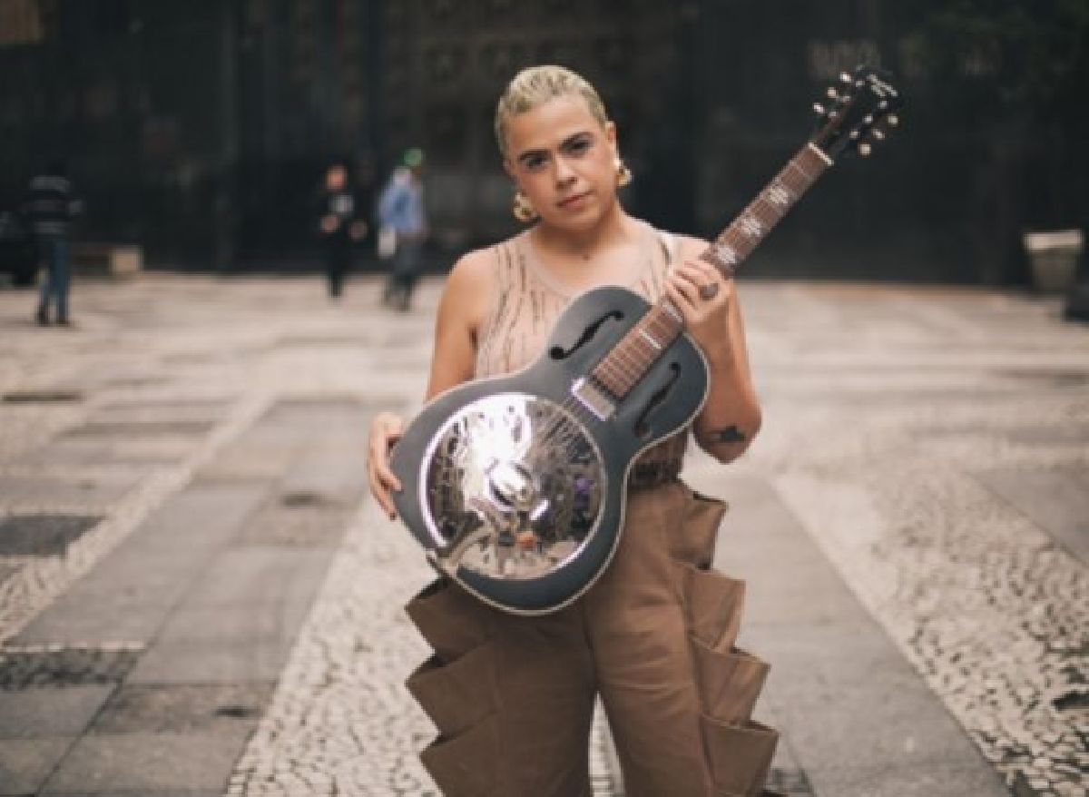 Bruna Lucchesi é convidada de novembro do Clube de Escuta com seu disco Quem faz amor faz barulho