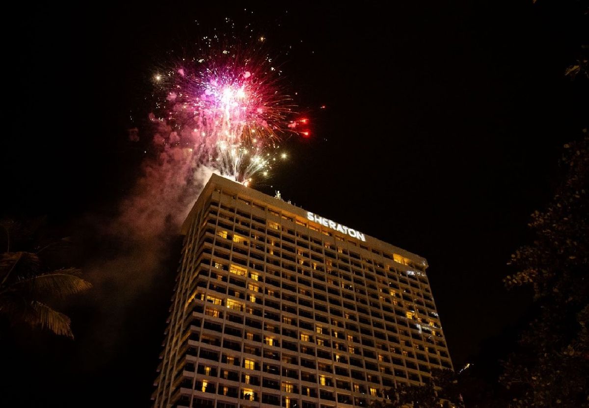 Sheraton Grand Rio Hotel & Resort prepara festa de Réveillon 2025 com música ao vivo, boa gastronomia e queima de fogos