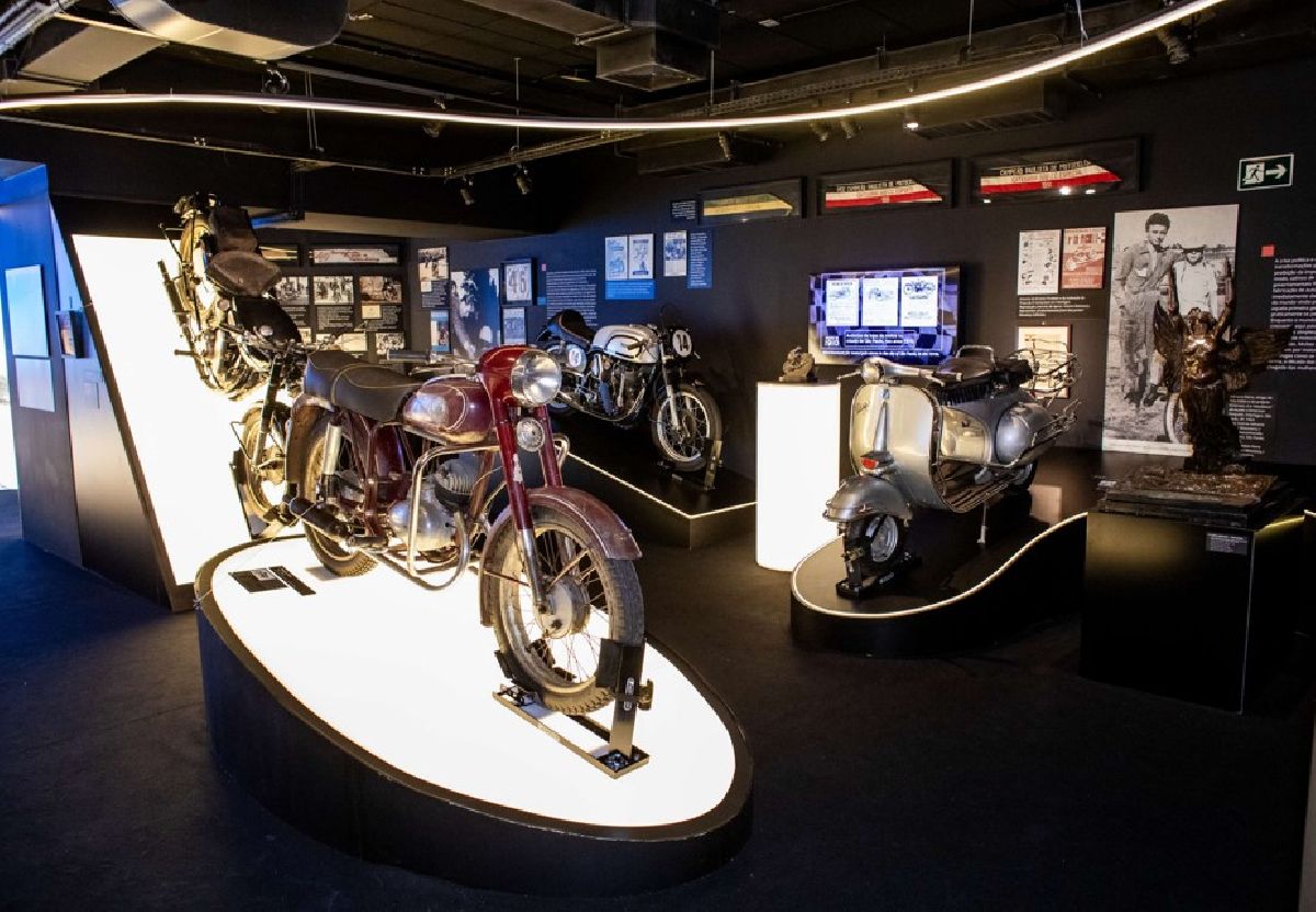 Passeio na capital: Farol Santander SP conta a história da motocicleta na exposição 