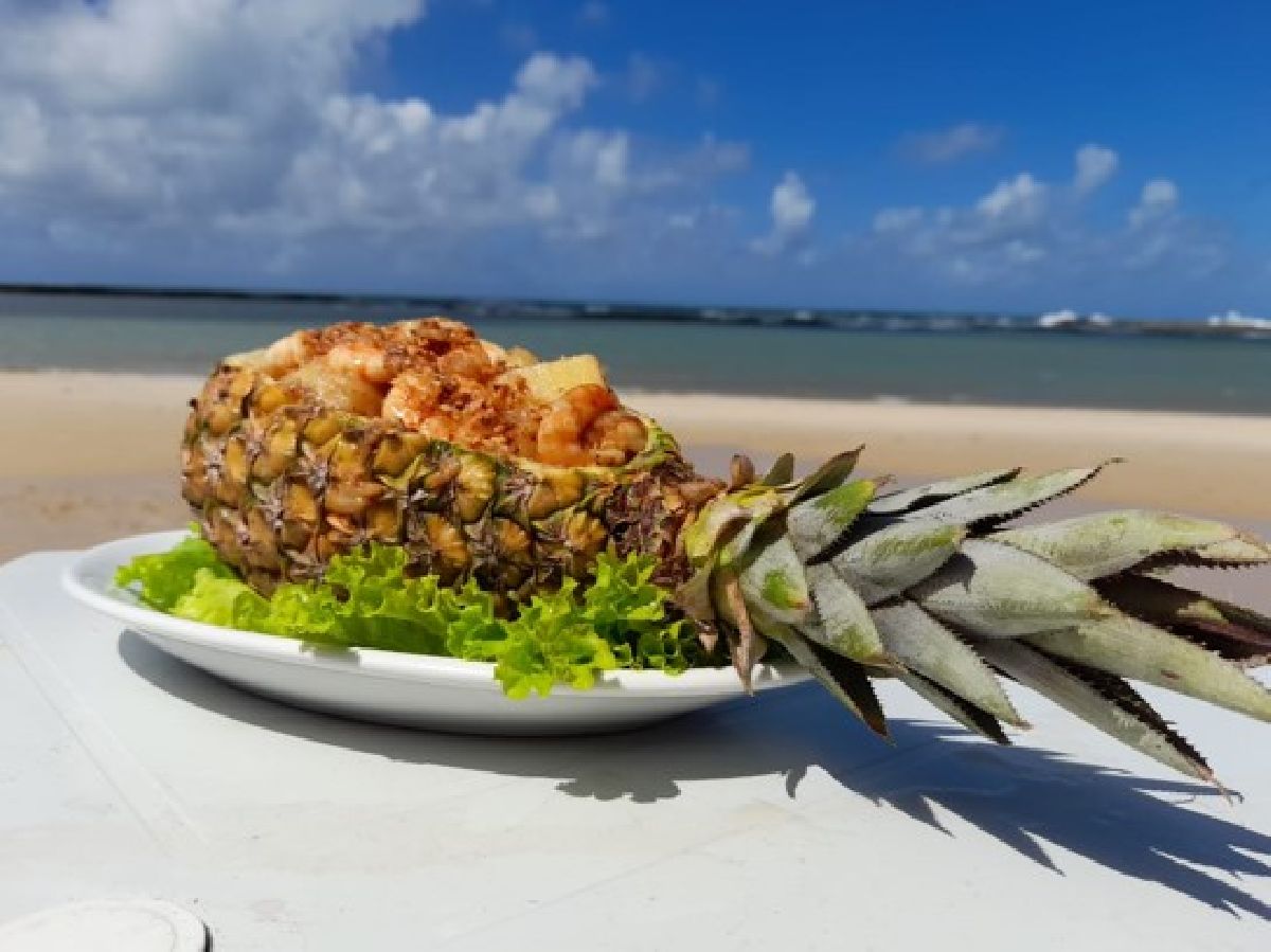 Turistas aproveitam o verão em Nísia Floresta (RN) com gastronomia e paisagens incomparáveis