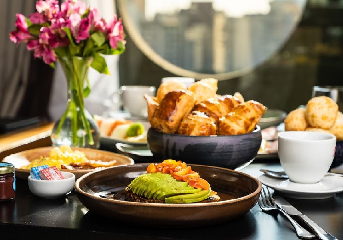 Café da manhã com vista panorâmica no Tivoli Mofarrej São Paulo é aberto para não-hóspedes